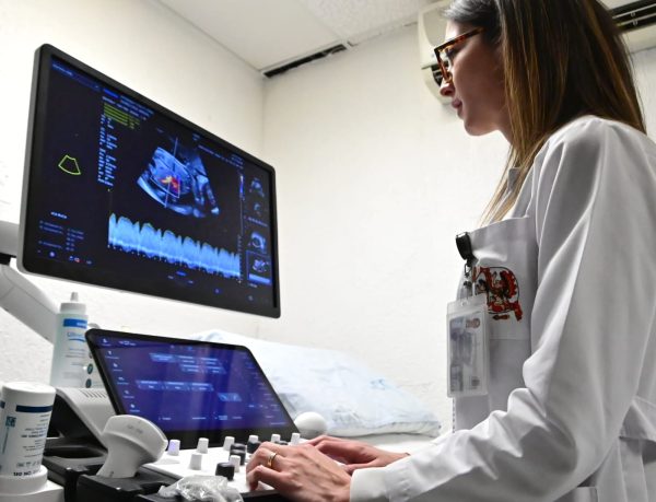 Aún existen plazas vacantes que no han sido ocupadas por médicos nacionales, por lo que se ha recurrido a la colaboración con profesionales de otros países.