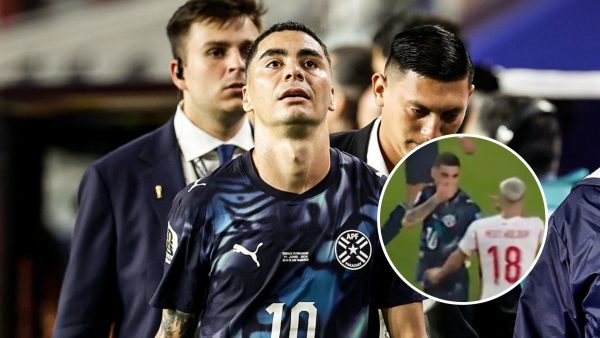 Miguel Almirón se convierte en el primer futbolista del Mundial 2026 en ser expulsado por taparse la boca para hablarle a un rival.