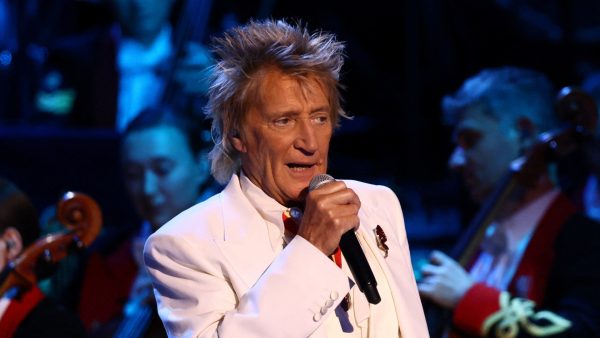 Rod Stewart tuvo que frenar temporalmente su gira “One Last Time” después de someterse a un procedimiento para colocarle un stent coronario.