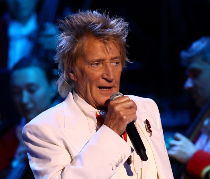 Rod Stewart tuvo que frenar temporalmente su gira “One Last Time” después de someterse a un procedimiento para colocarle un stent coronario.