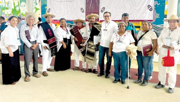 Alejandro Barragán en Foro con indigenas Nahuas del sur de Jalisco