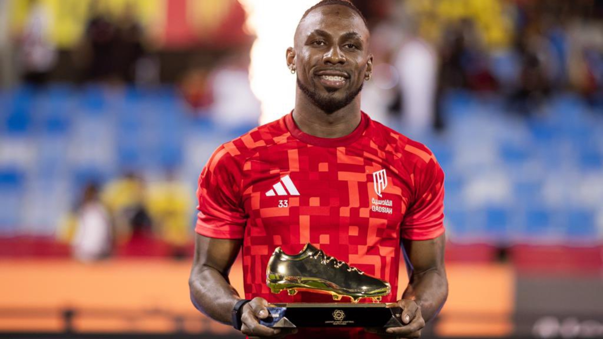 Julián Quiñones compartirá un lugar especial en la lista de jugadores que no militan en el futbol de Europa, pero que fueron nominados al Balón de Oro 2026.