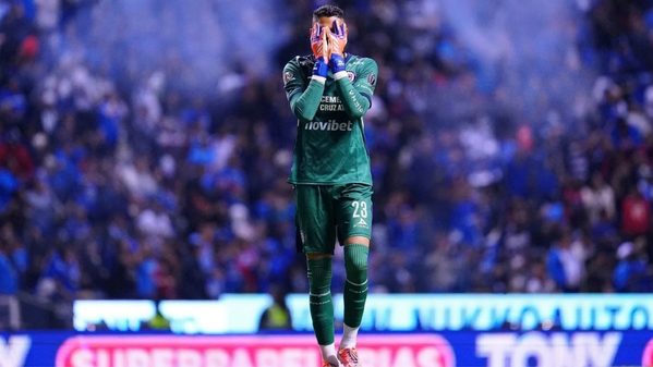 Kevin Mier fue verdugo de Cruz Azul luego de cometer el error que le dio a Rayados la victoria en el Estadio BBVA.