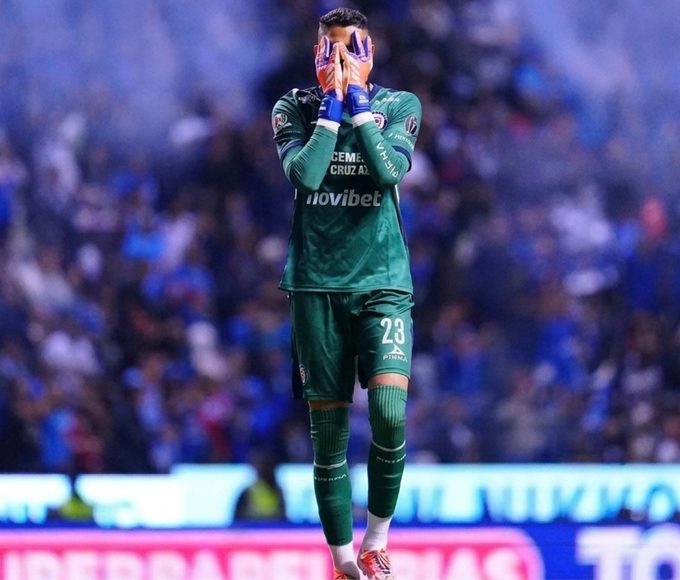 Kevin Mier fue verdugo de Cruz Azul luego de cometer el error que le dio a Rayados la victoria en el Estadio BBVA.
