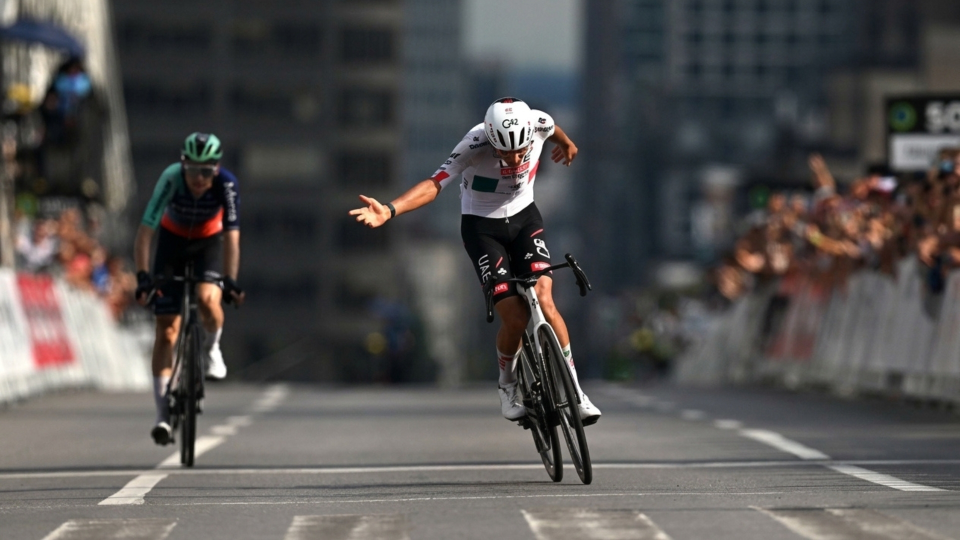 Isaac del Toro alcanzó su victoria número 12 de la temporada de ciclismo y toma confianza de cara a la disputa del Campeonato Mundial en Canadá.